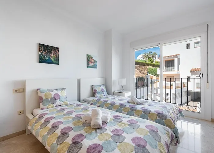 3 Bedroom Huge Terrace Pool & Views