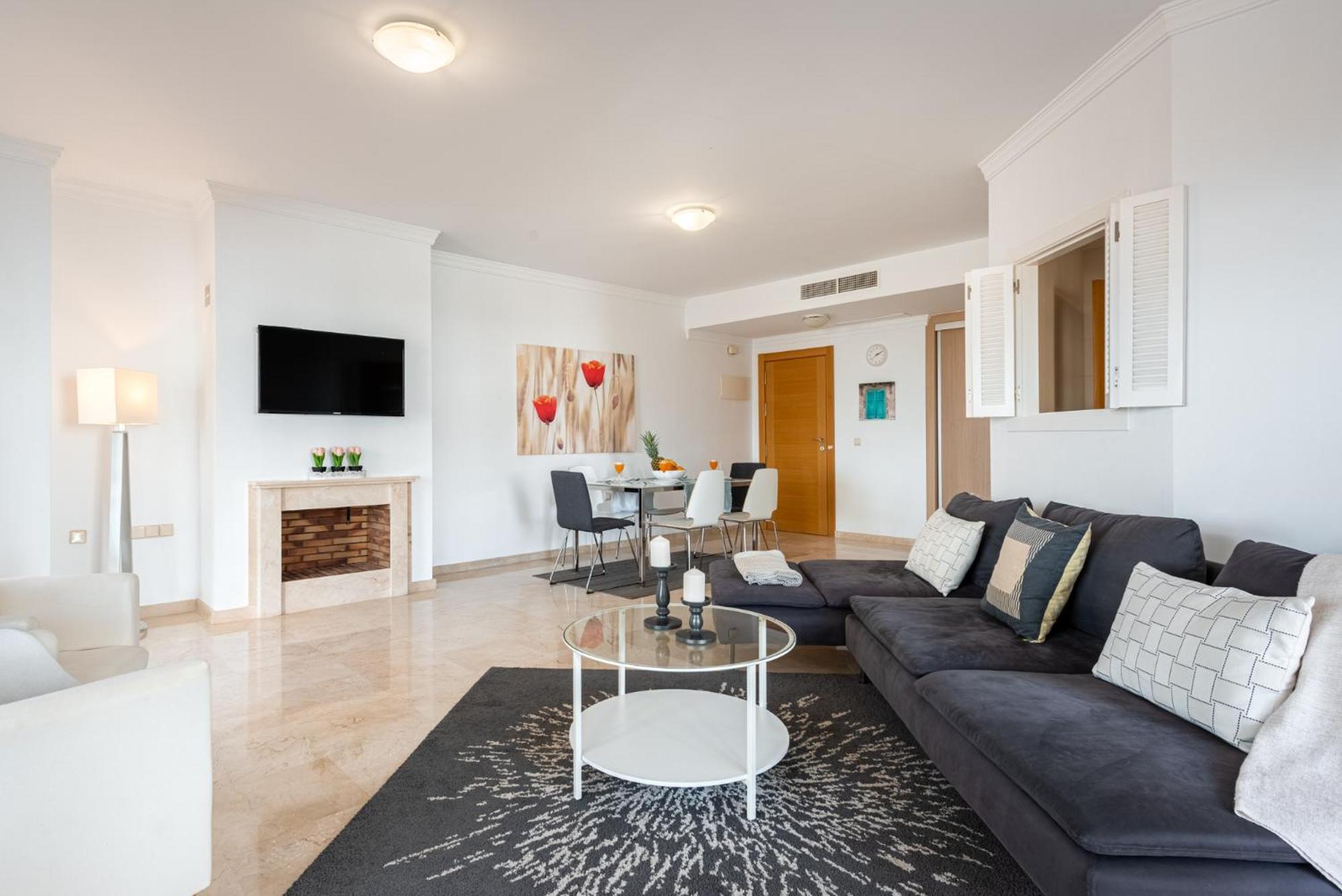 Apartment 3 Bedroom Huge Terrace Pool & Views