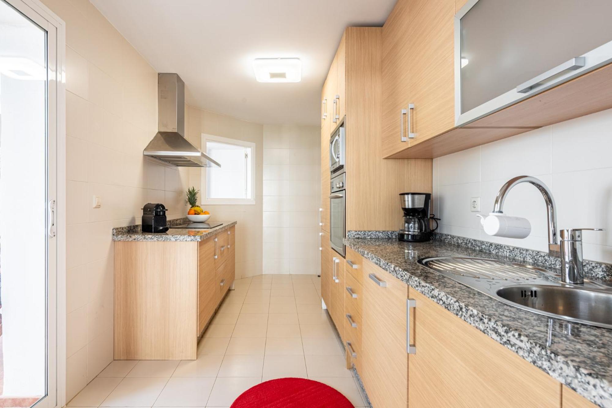 3 Bedroom Huge Terrace Pool & Views *