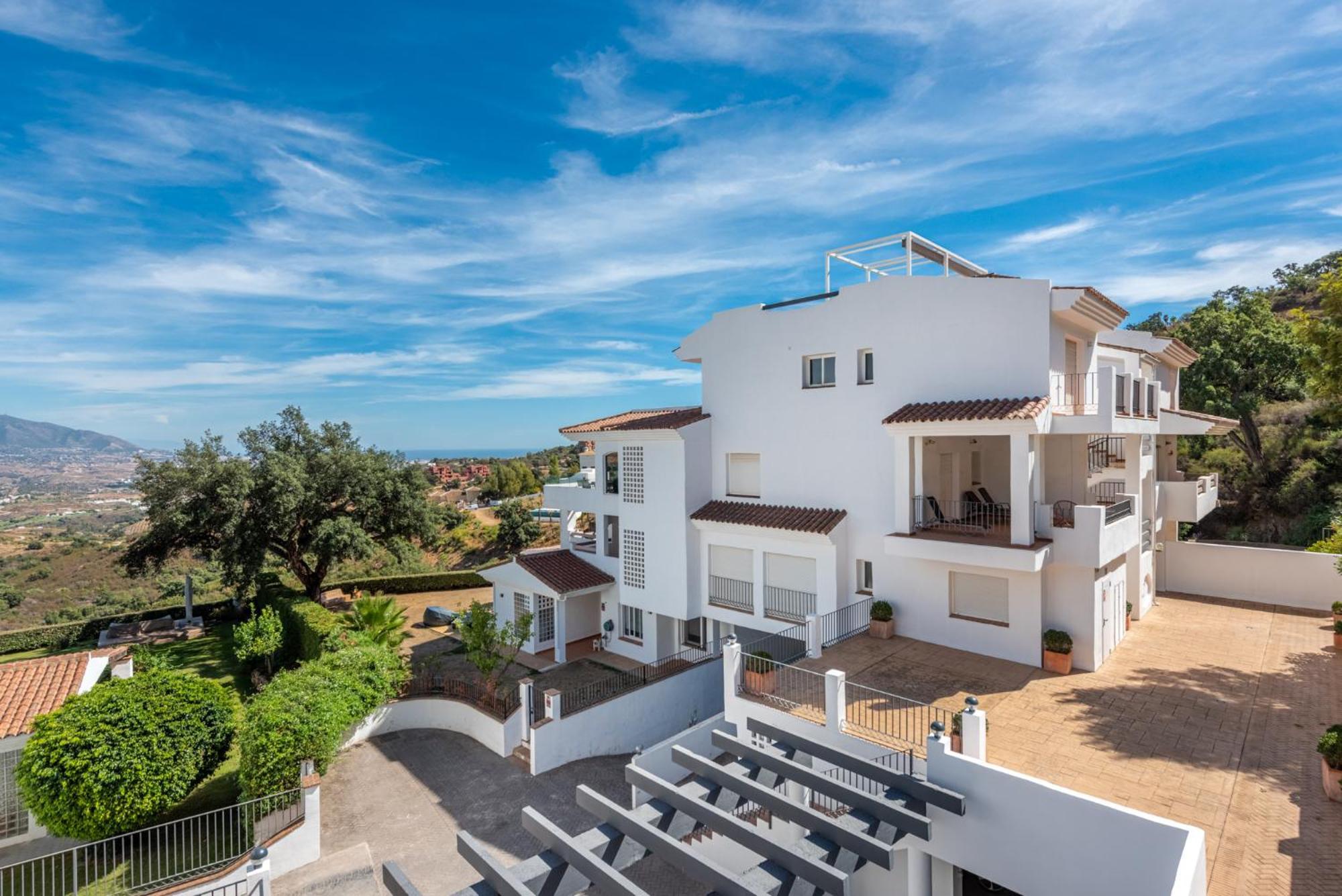 3 Bedroom Huge Terrace Pool & Views Apartment La Mairena
