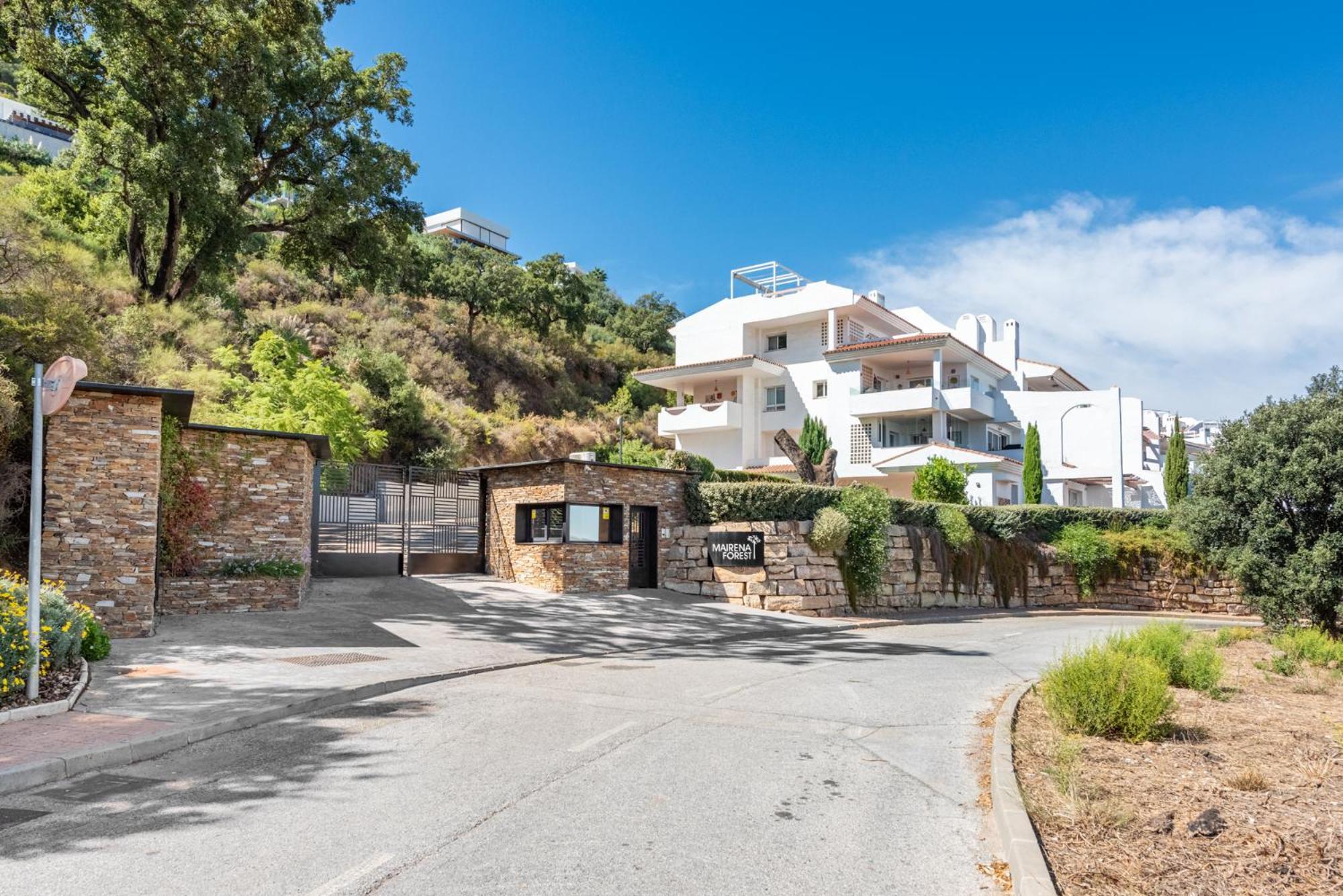 3 Bedroom Huge Terrace Pool & Views Apartment La Mairena