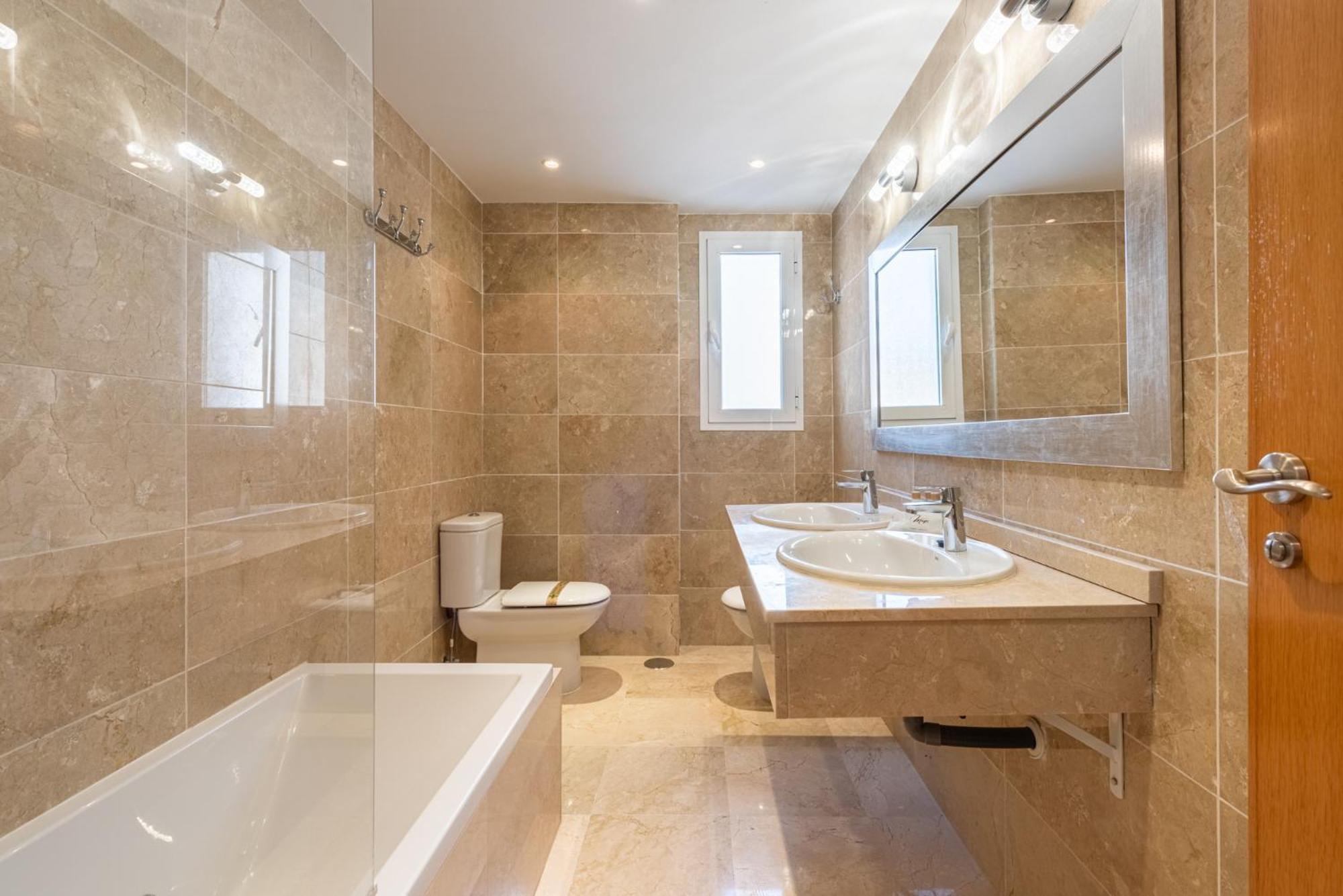 3 Bedroom Huge Terrace Pool & Views Apartment