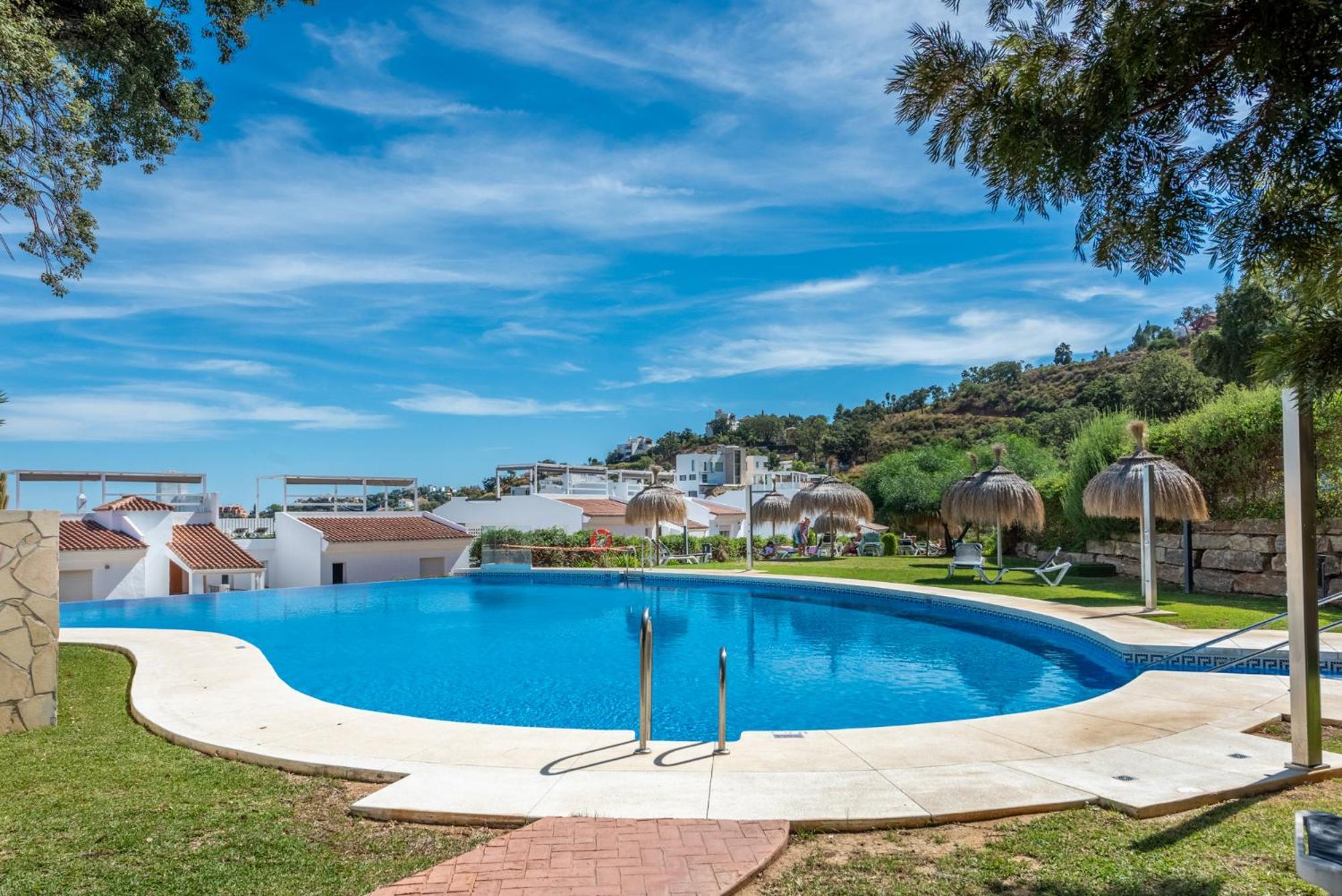 3 Bedroom Huge Terrace Pool & Views * La Mairena
