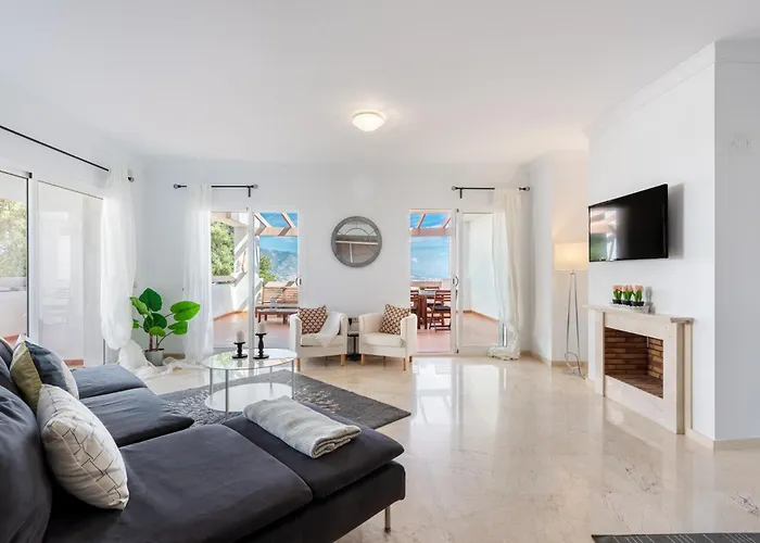 3 Bedroom Huge Terrace Pool & Views
